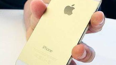 Selten und begehrt. Das iPhone in seiner goldfarbenen Version. Foto: AFP