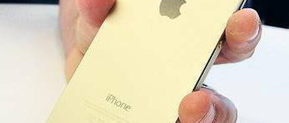 Selten und begehrt. Das iPhone in seiner goldfarbenen Version. Foto: AFP