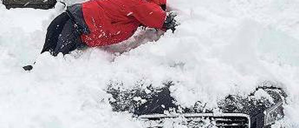 Schneefälle in der Schweiz. Airolo im Tessin liegt unter einer Schneedecke. Foto: dpa