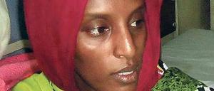 Die Wirren um Miriam Ibrahim sind noch nicht vorbei. Die im Sudan zum Tode verurteilte Christin wurde zwar freigelassen. Doch sie wird weiter festgehalten. 
