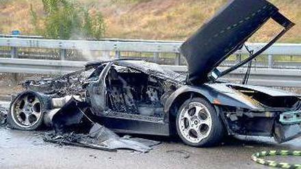 Fahrer war abgelenkt. Kaputter Lamborghini am Wochenende auf der A8. 