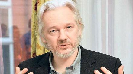 Längere Haare, Bart. Julian Assange am Montag in der ecuadorianischen Botschaft in London.