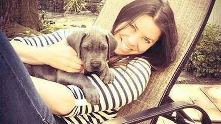 Ein Bild aus einer glücklichen Zeit: Brittany Maynard Ende 2013 zusammen mit ihrem Hund Charlie. 