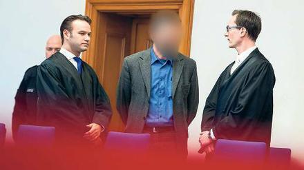 Richter bricht Recht. Jörg L. verkaufte Examen an Nachwuchsjuristen, verlangte sexuelle Gegenleistungen und Geld.