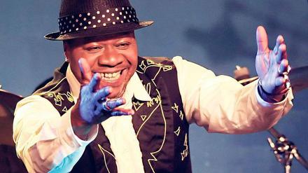 Ein Rumba-Superstar und eine Mode-Ikone. Papa Wemba machte kongolesische Musik in aller Welt bekannt und begründete die Modebewegung der Sapeurs. 