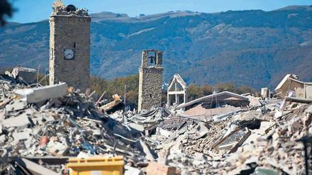 Nicht viel übrig. In Amatrice, wo die Erde bereits im August bebte, liegt die Innenstadt in Trümmern.