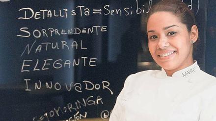 Von der Küchenhilfe zur Küchenchefin. María Marte, 41, ist stolz auf ihre beiden Michelin-Sterne. Foto: Editorial Planeta/dpa