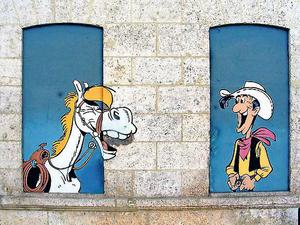 Starkes Team. Lucky Luke und sein Pferd Jolly Jumper, hier auf einem Wandbild in Angoulême. 