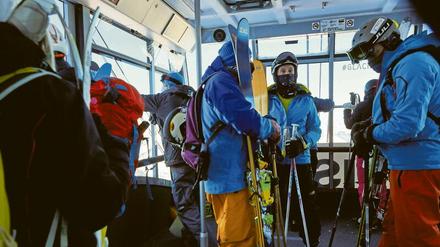 Obwohl die Infektionszahlen drastisch steigen, ist Ski fahren in der Schweiz immer noch möglich. 