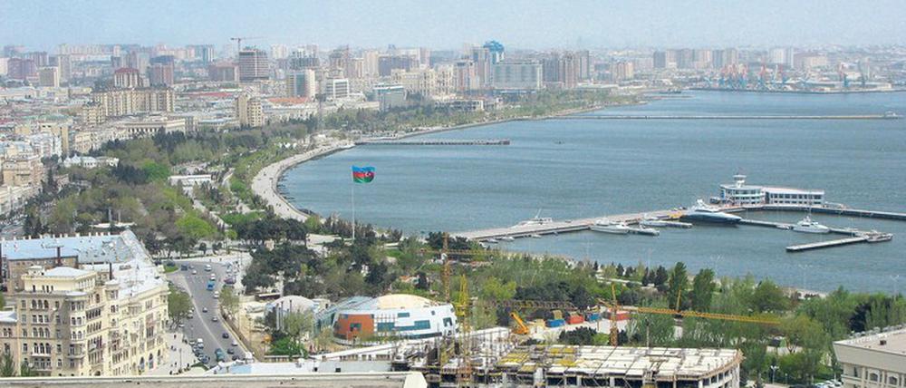 Am Ende des Jahrhunderts könnte das Wasser einige Kilometer von der aserbaidschanischen Hauptstadt Baku entfernt liegen.