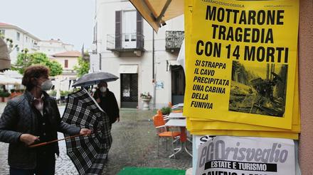 „Tragödie mit 14 Toten“. So betitelt eine italienische Zeitung das Unglück am Lago Maggiore. 