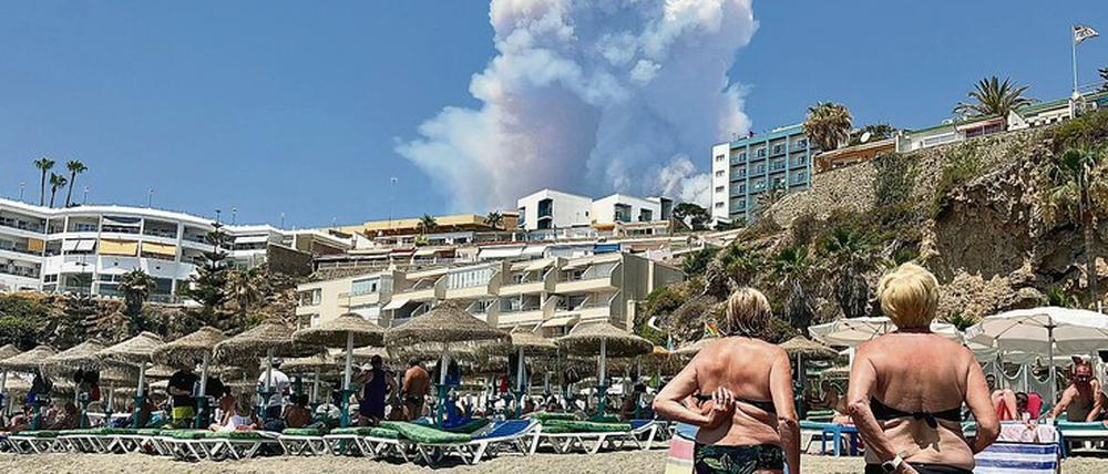 In Malaga waren die Waldbrände von den Stränden aus zu sehen. 