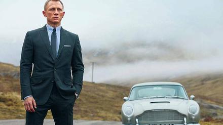 Ein Oldtimer als Dienstwagen. In „Skyfall“ nutzte Daniel Craig noch den Aston Martin DB5, den erstmals Sean Connery 1964 in „Goldfinger“ gefahren hatte. 