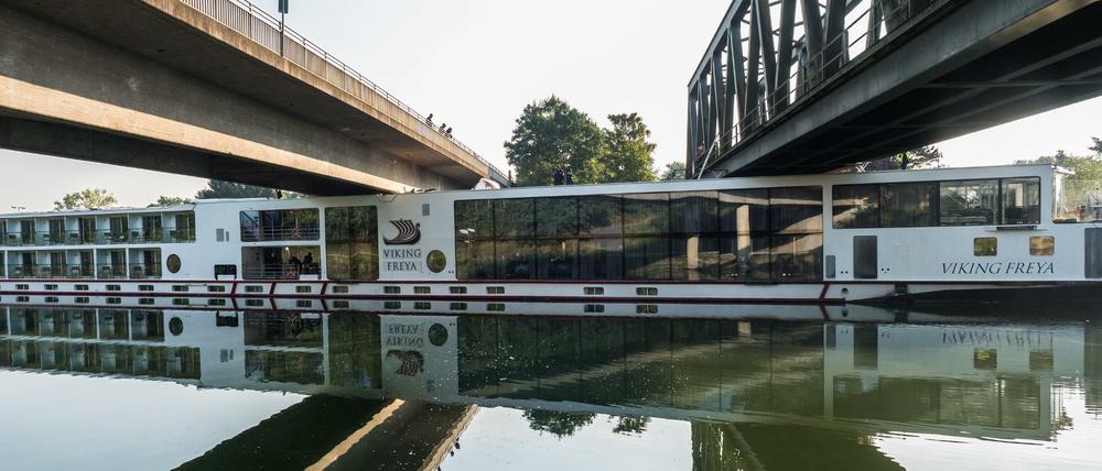 Fatale Kollision: Havarie eines Hotelschiffs am Main-Donau-Kanal in Erlangen