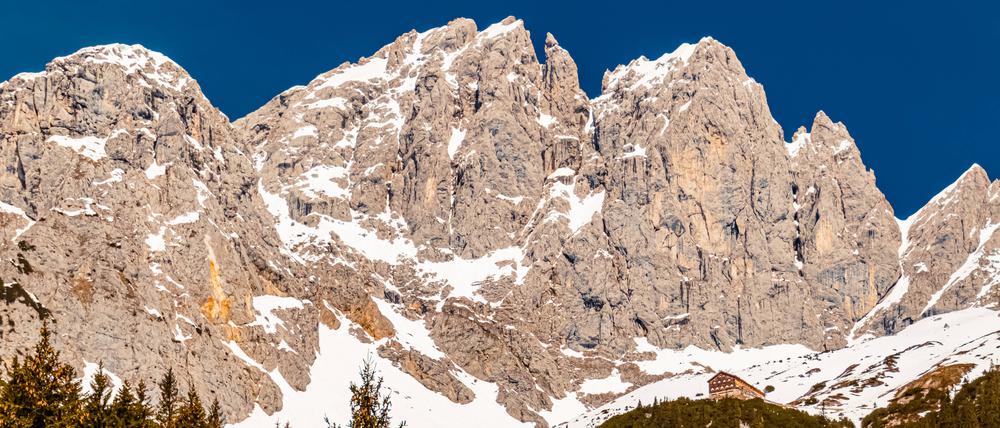 In den österreichischen Alpen ist eine deutsche Urlauberin beim Klettern tödlich verunglückt (Symbolbild).