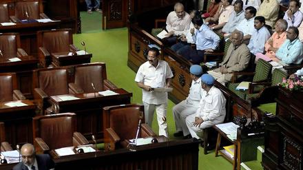 Das Parlament im südindischen Bundesstaat Karnataka: Drei Minister treten wegen Pornovorwürfern zurück