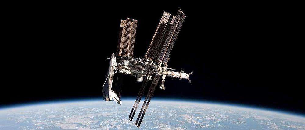 Die Internationale Raumstation ISS - im Juni 2011 hatte das Space Shuttle Endeavour angedockt