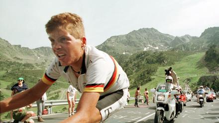 15.07.1997, Andorra. Jan Ullrich fährt auf der zehnten Etappe der 84. Tour de France den Schlussanstieg in den Pyrenäen zum Ziel in Andorra hinauf. 