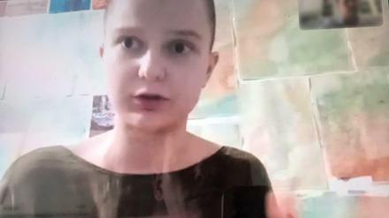 Die russische Künstlerin Julia Zwetkowa während eines Video-Chats mit einem dpa-Korrespondenten am 16.07.2020. (Archivbild)