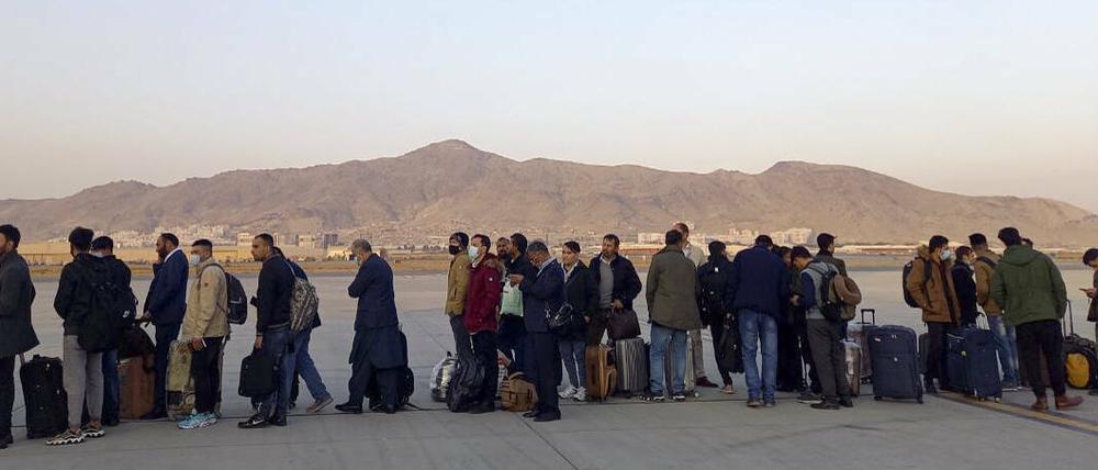 Noch immer wollen tausende Afghanen ihr Land verlassen.