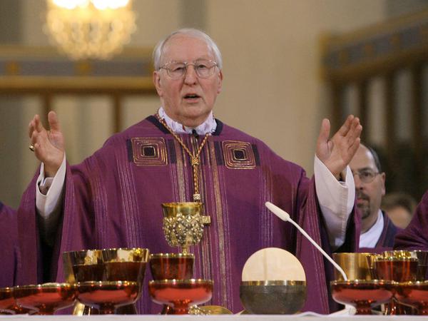 Dem Münchner Erzbischof Kardinal Friedrich Wetter wirft das Gutachten Fehlverhalten in 21 Fällen vor.