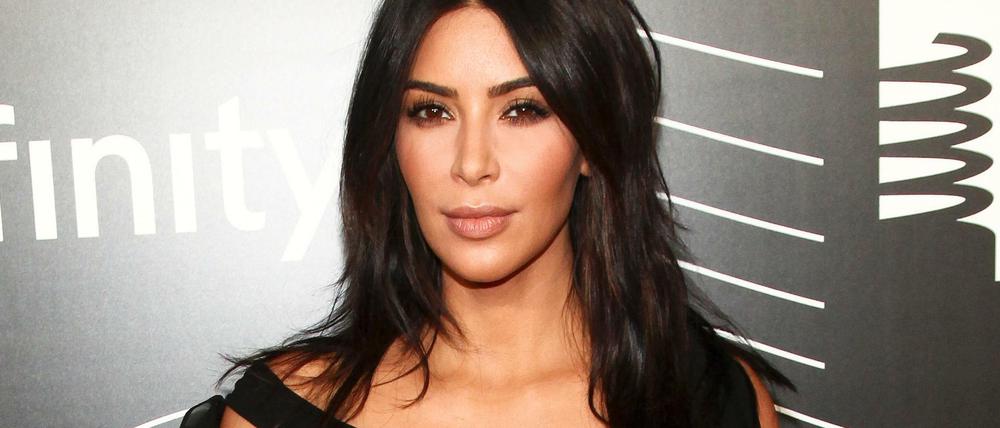 Drei Monate nach dem Raubüberfall auf Kim Kardashian hat die französische Polizei Verdächtige festgenommen.