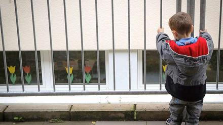 Nach einer repräsentativen Forsa-Umfrage rutscht rund der Hälfte der Eltern in Deutschland bei der Erziehung noch immer die Hand aus.