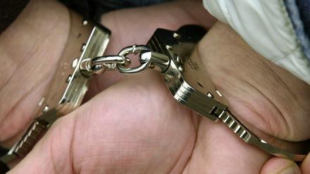 Ein 48-Jähriger sei am Donnerstag festgenommen worden, teilte die Staatsanwaltschaft in Verden am Freitag mit.