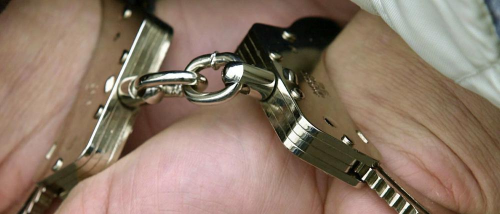 Ein 48-Jähriger sei am Donnerstag festgenommen worden, teilte die Staatsanwaltschaft in Verden am Freitag mit.