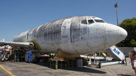 Die frühere Lufthansa-Maschine "Landshut" vor der Demontage in Brasilien