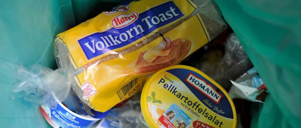 Je nach Schätzung landen in Deutschland jährlich elf bis 18 Millionen Tonnen Lebensmittel im Müll.