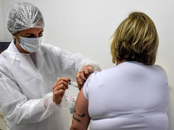 Brasilien streitet, ob eine Impfung obligatorisch sein soll.