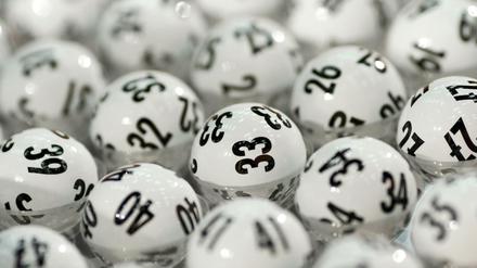 Ein Rentner in Bayern konnte sich nur kurz über vermeintliches Lottoglück freuen. 