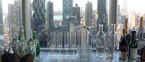 Die Korken knallen Lassen: Blick auf einem New Yorker Wolkenkratzer auf die Luxusimmobilien am Central Park.