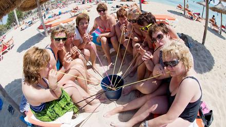 Das Sangria-Saufen aus Eimern ist seit diesem Sommer an der Playa de Palma verboten.