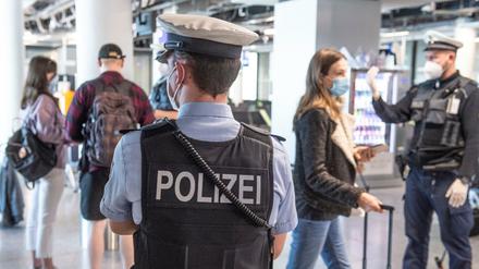 Die Bundespolizei am Flughafen (Symbolbild)