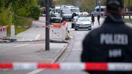 In Hamburg-Winterhude ist ein bewaffneter Mann von einem Polizisten erschossen worden.