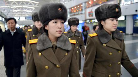 Die nordkoreanische Girls Band Morabong bei ihrer Abreise aus Peking am Samstag. 