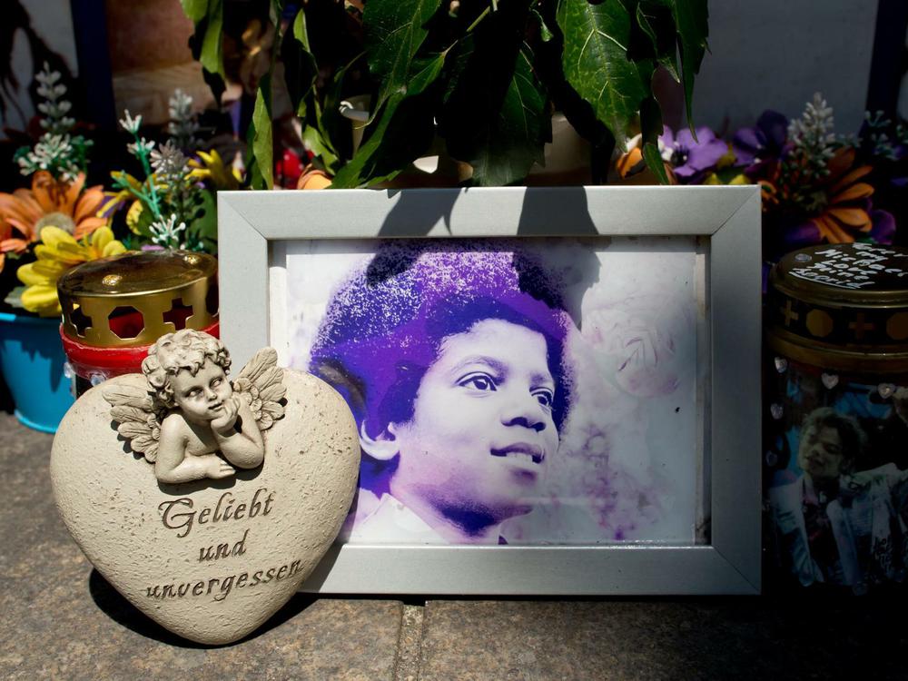 München "Thriller" um MichaelJacksonDenkmal