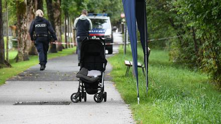 Nach einem Raubüberfall auf seinen Vater ist ein Sechsjähriger in der Tiroler Ache in Österreich ums Leben gekommen. 