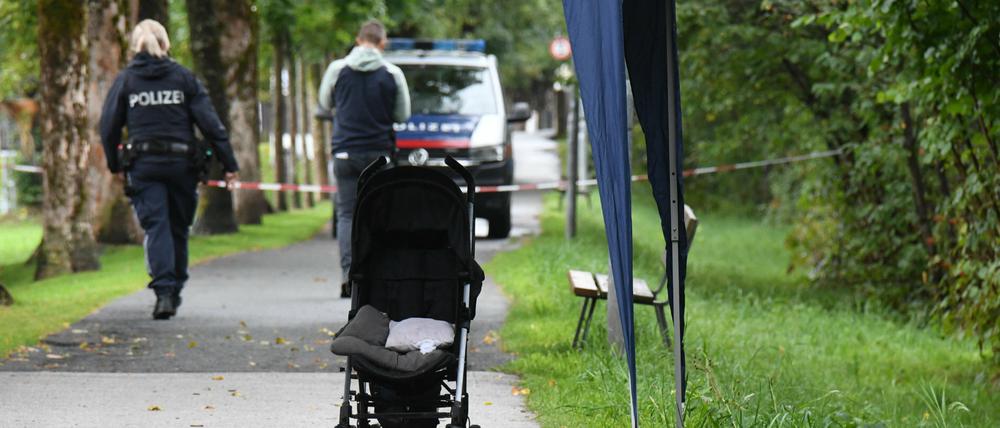 Nach einem Raubüberfall auf seinen Vater ist ein Sechsjähriger in der Tiroler Ache in Österreich ums Leben gekommen. 