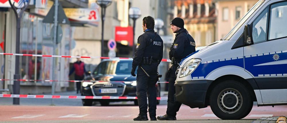 Hanau am Freitag: Polizisten an einem der Tatorte.