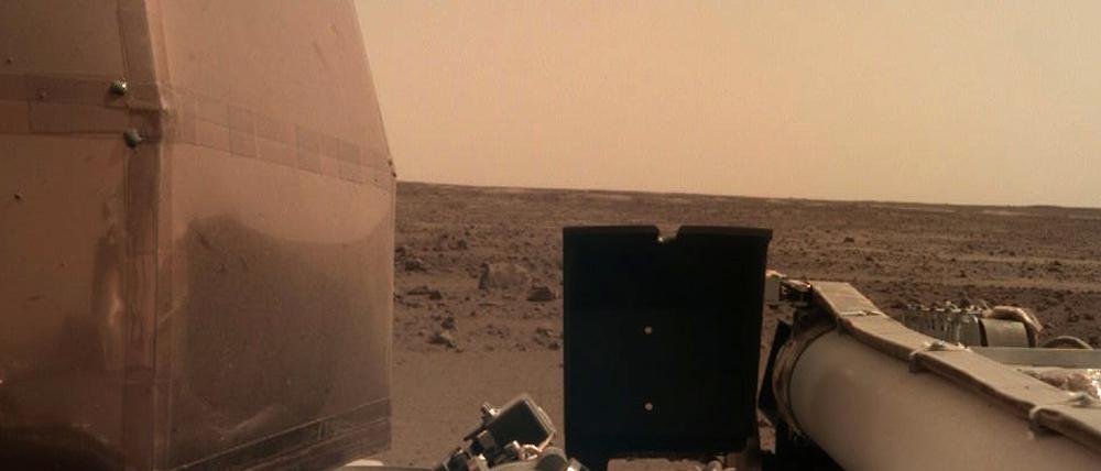 Dieses von der NASA zur Verfügung gestellte Foto zeigt ein Bild auf dem Mars, das der Nasa-Roboter «InSight» aufgenommen hat.