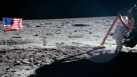 Neil Armstrong arbeitet an der Apollo 11.