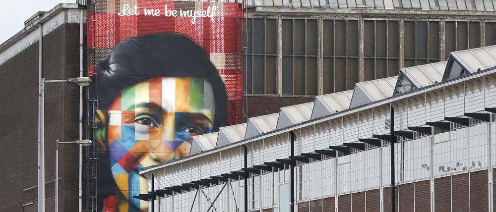 Anne Frank auf einem monumentalen Porträt des brasilianischen Street-Art-Künstlers Eduardo Kobra in Amsterdams Norden. 