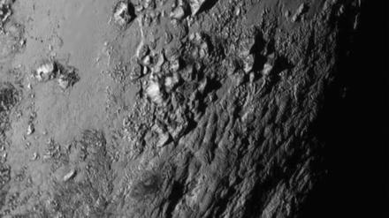 "New Horizons" schickt aus 4,7 Milliarden Kilometern Entfernung Bilder von der Oberfläche des Pluto. 
