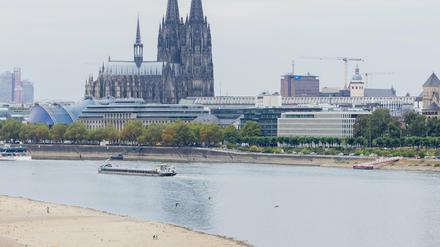 Der Rheinpegel bei Köln lag am 15. August 2022 bei 76 Zentimetern (Tiefststand: 69 Zentimeter).