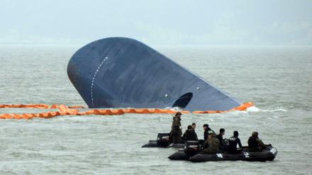 Die Fähre "Sewol" war hoffnungslos überladen, als sie im April mit über 300 Menschen an Bord sank. 295 Leichen wurden bislang geborgen.
