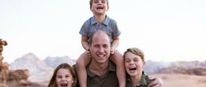 Prinz William mit seinen Kindern Prinz George (r), Prinzessin Charlotte (l) und Prinz Louis (oben) in Jordanien im Herbst 2021