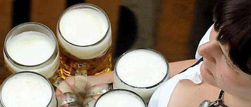 Bier, Weißwürste und Haxen gibt es ab Oktober auch am Alexanderplatz. Dann heißt es: "O´zapft is"!